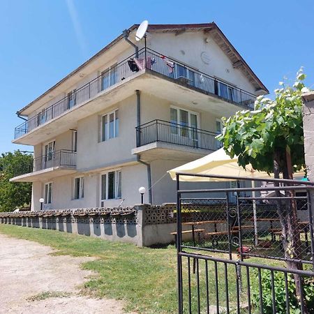 Krimski Guest House And Bungalows Byala  Exterior foto